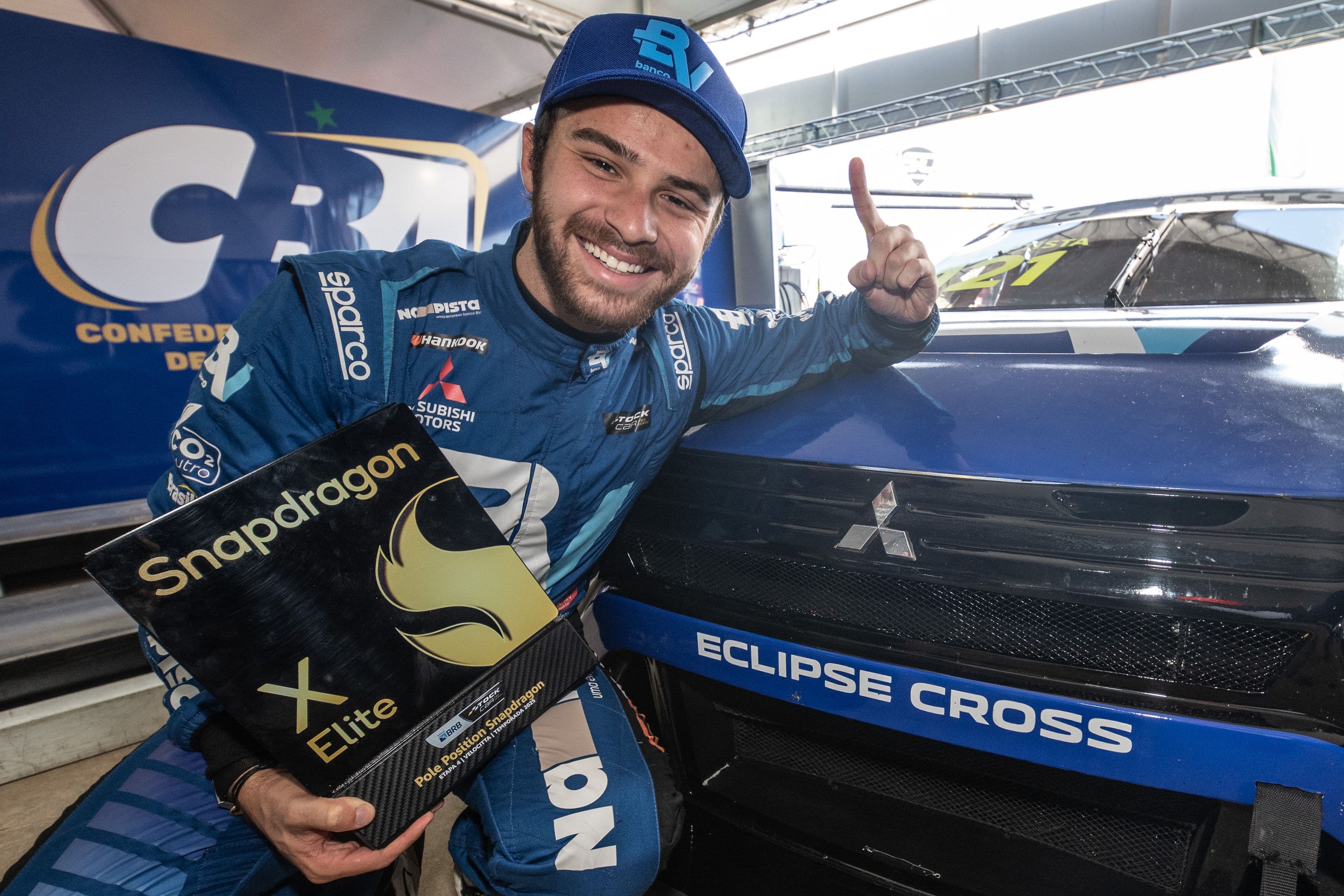 Felipe Baptista coloca Mitsubishi Motors na pole "em casa" na Stock Car