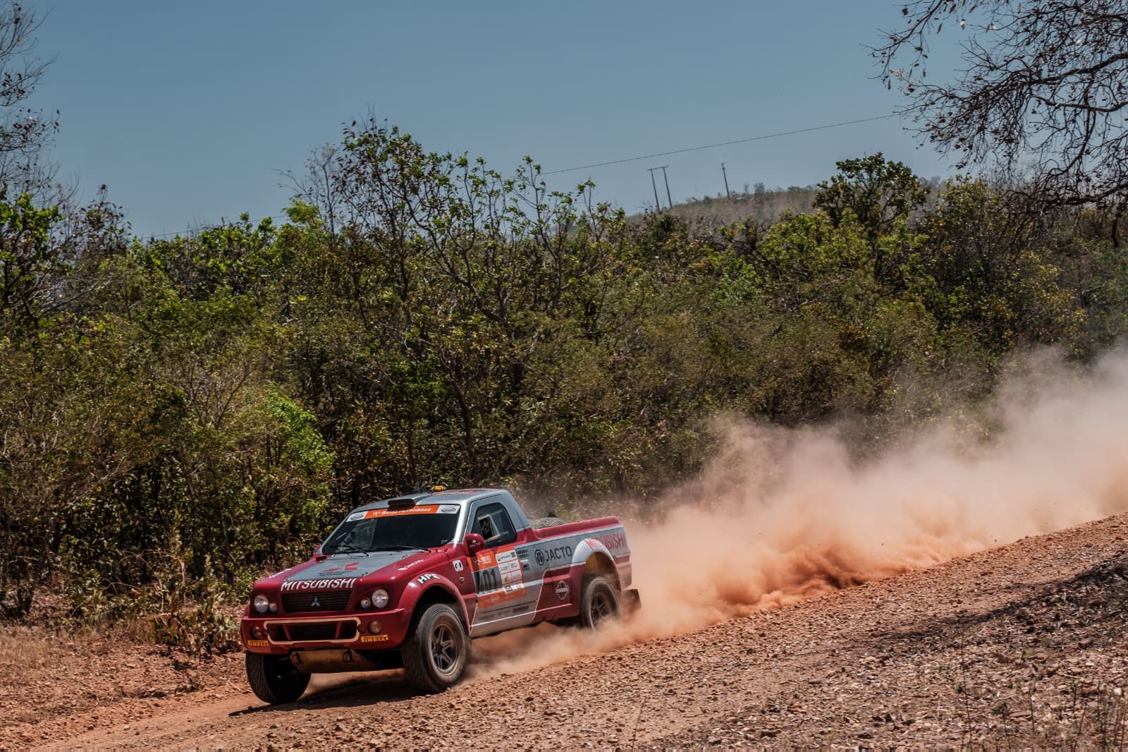 L200 Evolution vence mais uma no Sertões e Mitsubishi Spinelli Racing encara reta final na liderança da Classic
